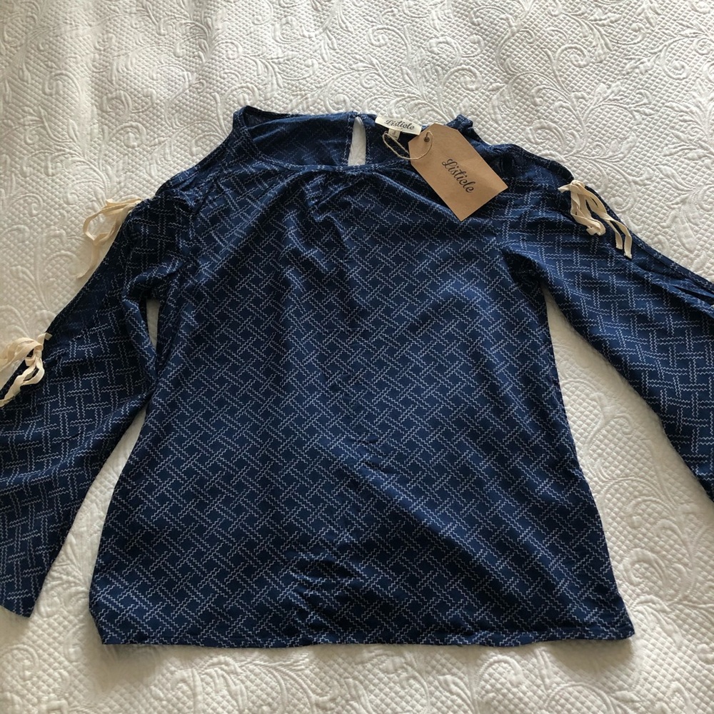 Blue long sleeve shirt w/ bow details